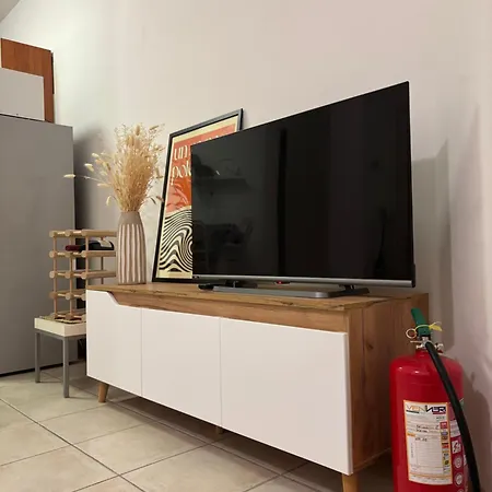 Il Cedro Con Wi-fi E Parcheggio Gratuiti Λούκα